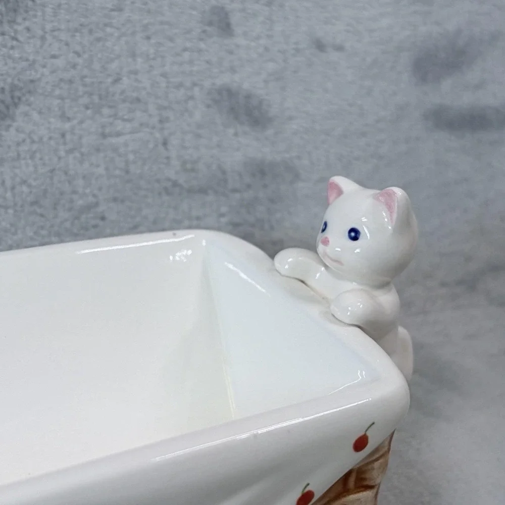 The Unbranded Brand vintage ceramic